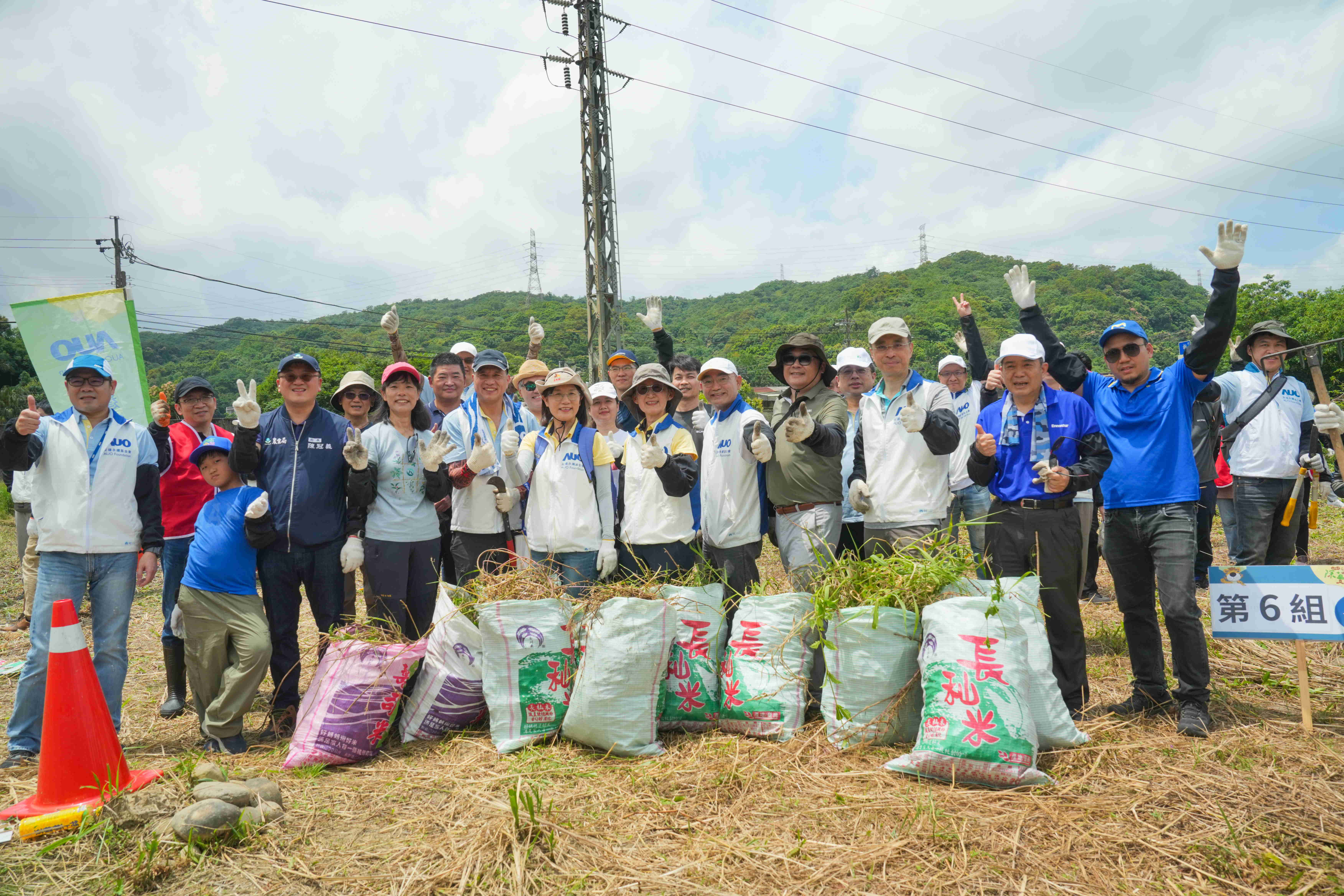 友達永續基金會今（17）日在桃園龍潭廠區舉辦「手護台灣綠色堡壘　Green Party除蔓生活節」，由友達光電暨友達永續基金會董事長彭双浪攜手政府、供應商等合作夥伴共同參與